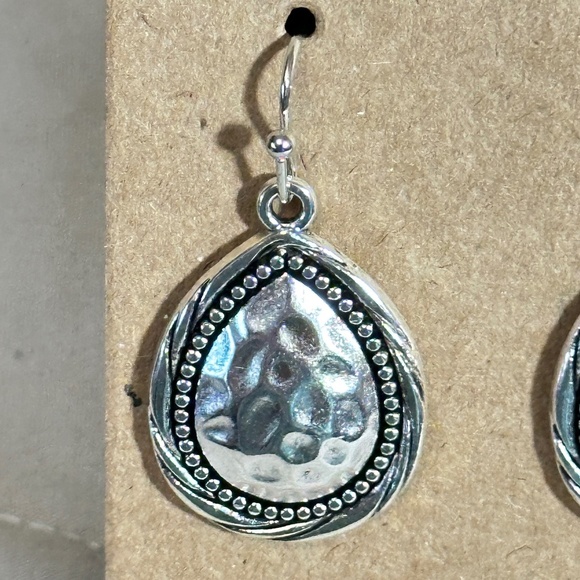 2/$20 Silver Tone Hammered Pear Shape Hook Earrings Retro NWOT - Picture 5 of 11
